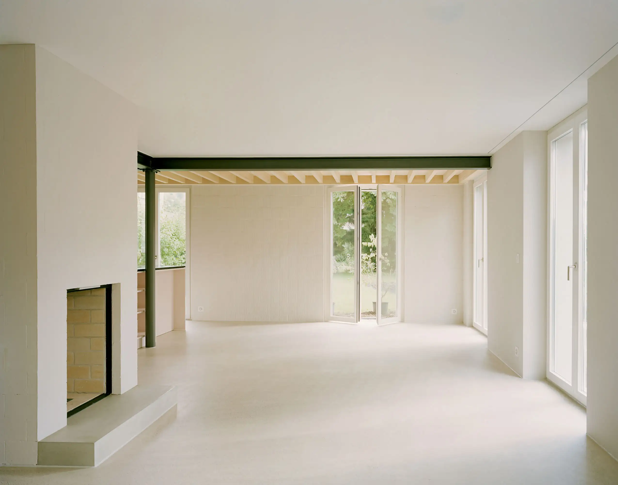 Georgiev + Vonzun. Umbau und Erweiterung Reiheneinfamilienhaus, Feldmeilen, 2022–2024. Foto: Peter Tillessen